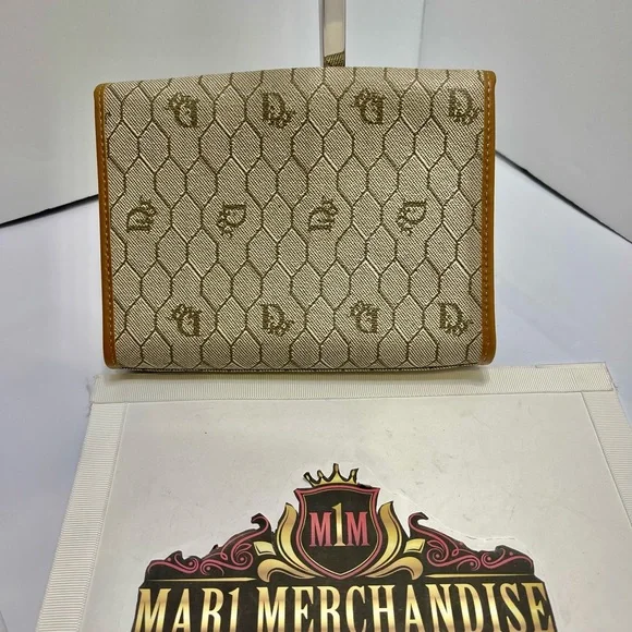 Christian Dior Pouch in Honeycomb design. - Picture 4 of 10